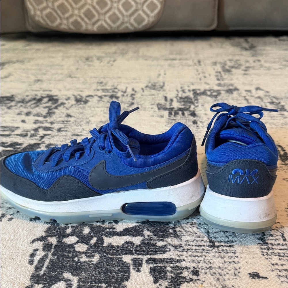 Nike AirMax boys shoes 4Y